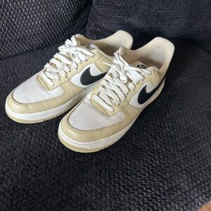 Tan and white AF1. Good condition worn twice. Size 10 men’s